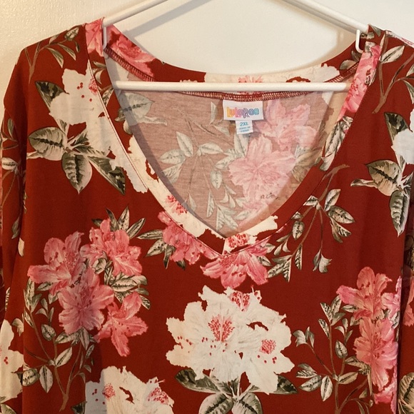 Floral Tee - Picture 2 of 3